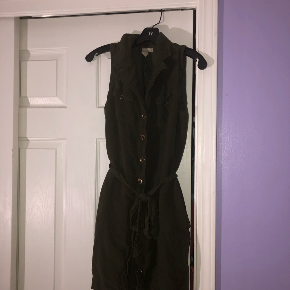 Sleeveless dress